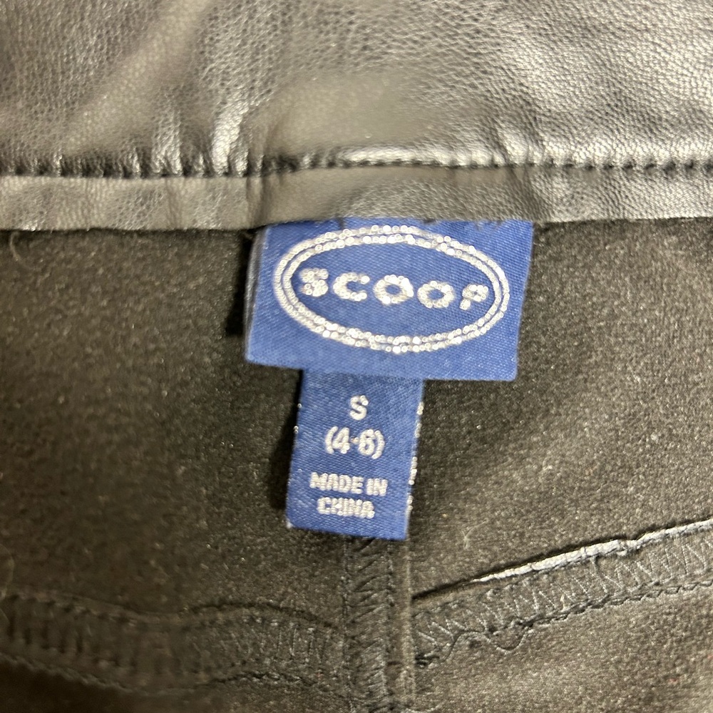 Women’s small faux leather stretch pants - Picture 7 of 9